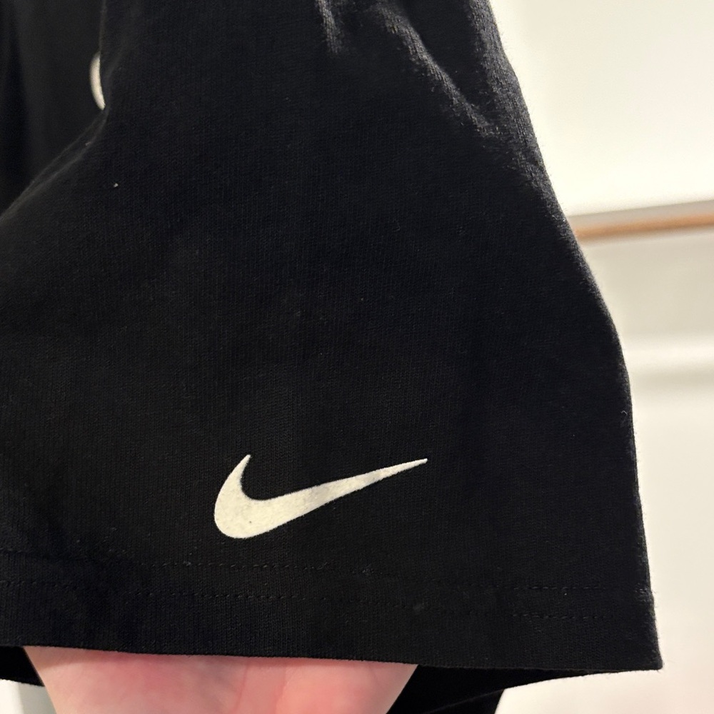 Nike Black Short Sleeve Men's Tee - Picture 3 of 4